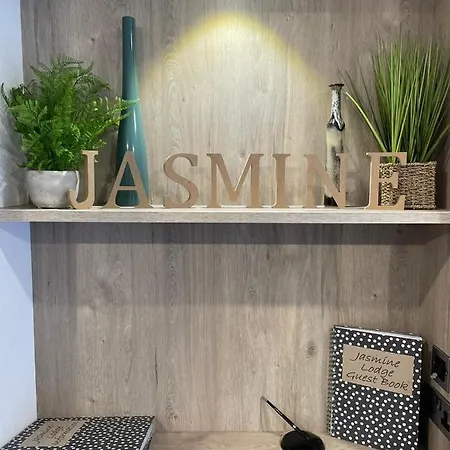 Ferienhaus Jasmine With Hot Tub