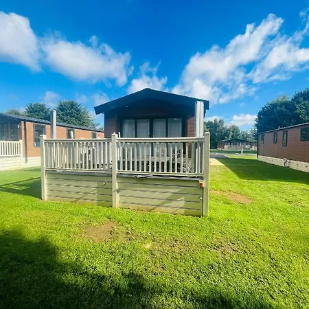 Jasmine With Hot Tub Ferienhaus York